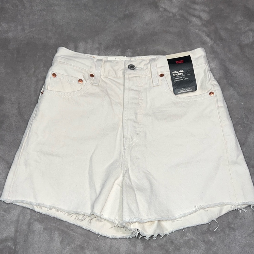 NWT Levi’s rib cage super high rise jean shorts!